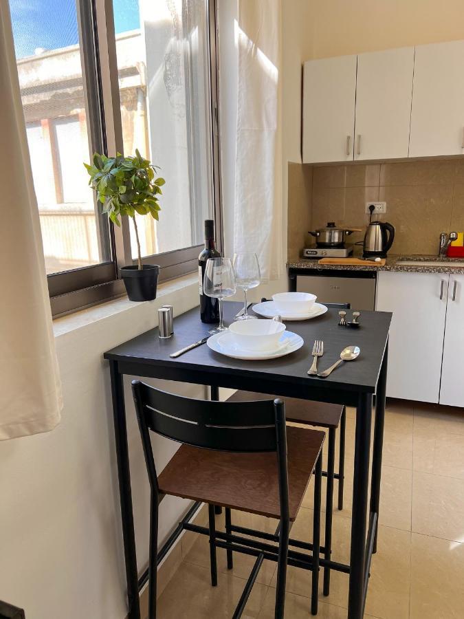 Paris Square Apartments Downtown Haifa Room photo